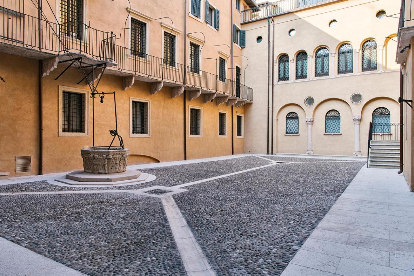 Palazzo Confalonieri Da Lisca Vérone Extérieur photo